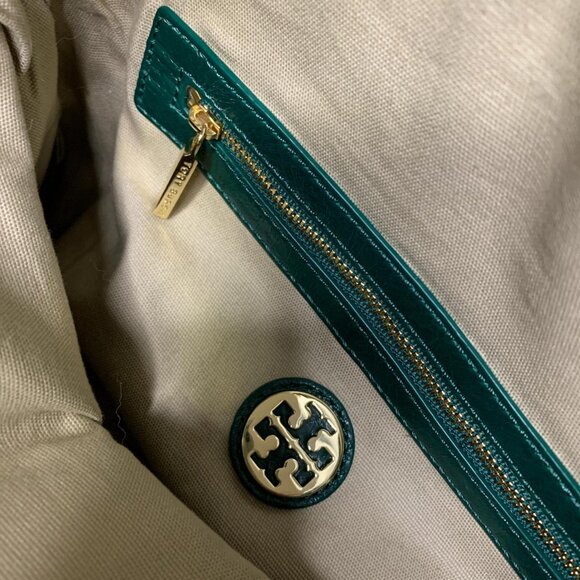 Tory Burch green leather crossbody bag with fold-over flap and signature logo em - Picture 8 of 8